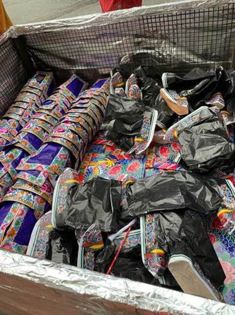 Photo of a burner filled with individual paper robe offerings. Photo taken on Feb 24, 2020, posted by Siang Cho Keong on the temple’s Facebook page (Siang Cho Keong 仙祖宫 2020a).
